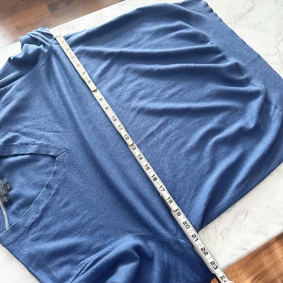 Banana Republic Silk/Cashmere Blend Blue V-Neck Sweater Women’s Size Large - Picture 8 of 8